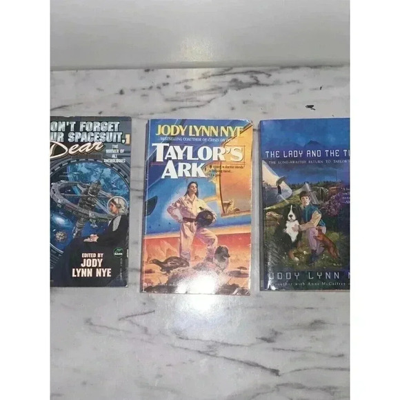 Lot Of 3 Jody Lynn Books Taylor's Ark, Don’t Forget Your Spacesuit Science Ficti - Picture 2 of 6